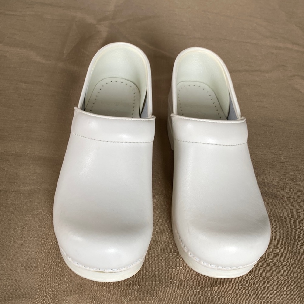 DANSKO PROFESSIONAL WHITE CLOGS